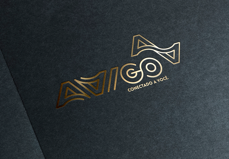 Mockup de uso da marca em hot stamping dourado sobre o papel preto